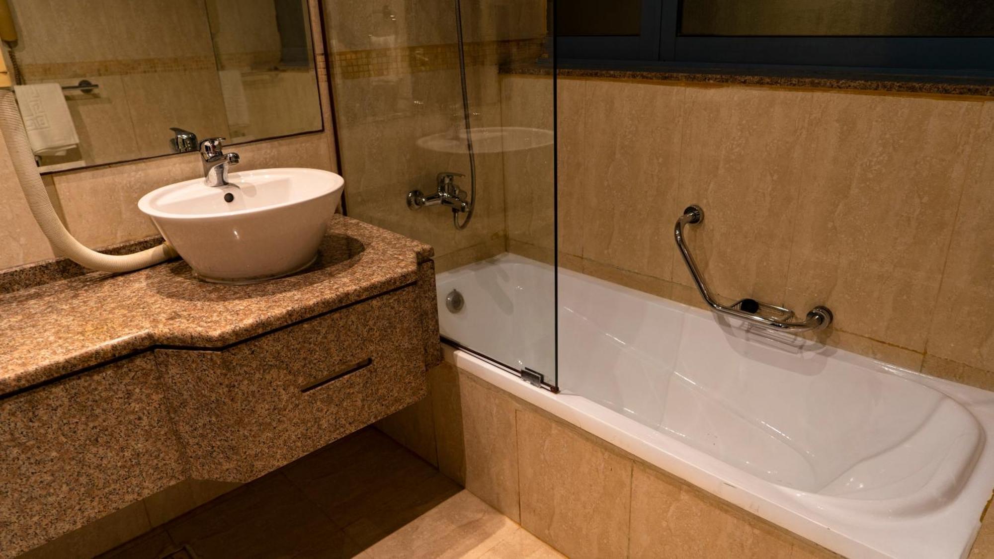 Boonmax Hotel Dubai Room photo